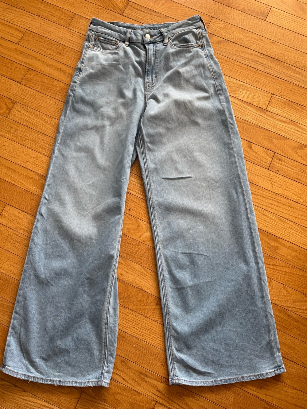 American Eagle- curvy high rise wide leg jeans with stretch size 4